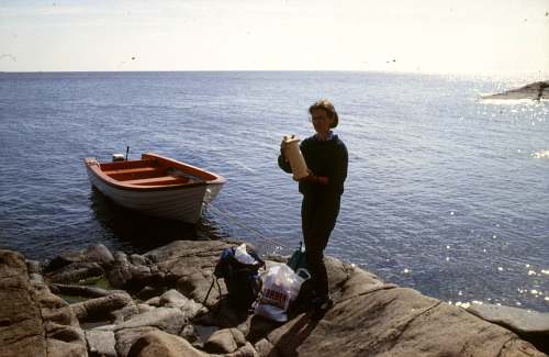 me taking the coffee from the boat moored at the island Ekö